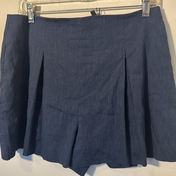 NWT BCGB Maxazria Striped Flowy Shorts - M - Picture 2 of 3